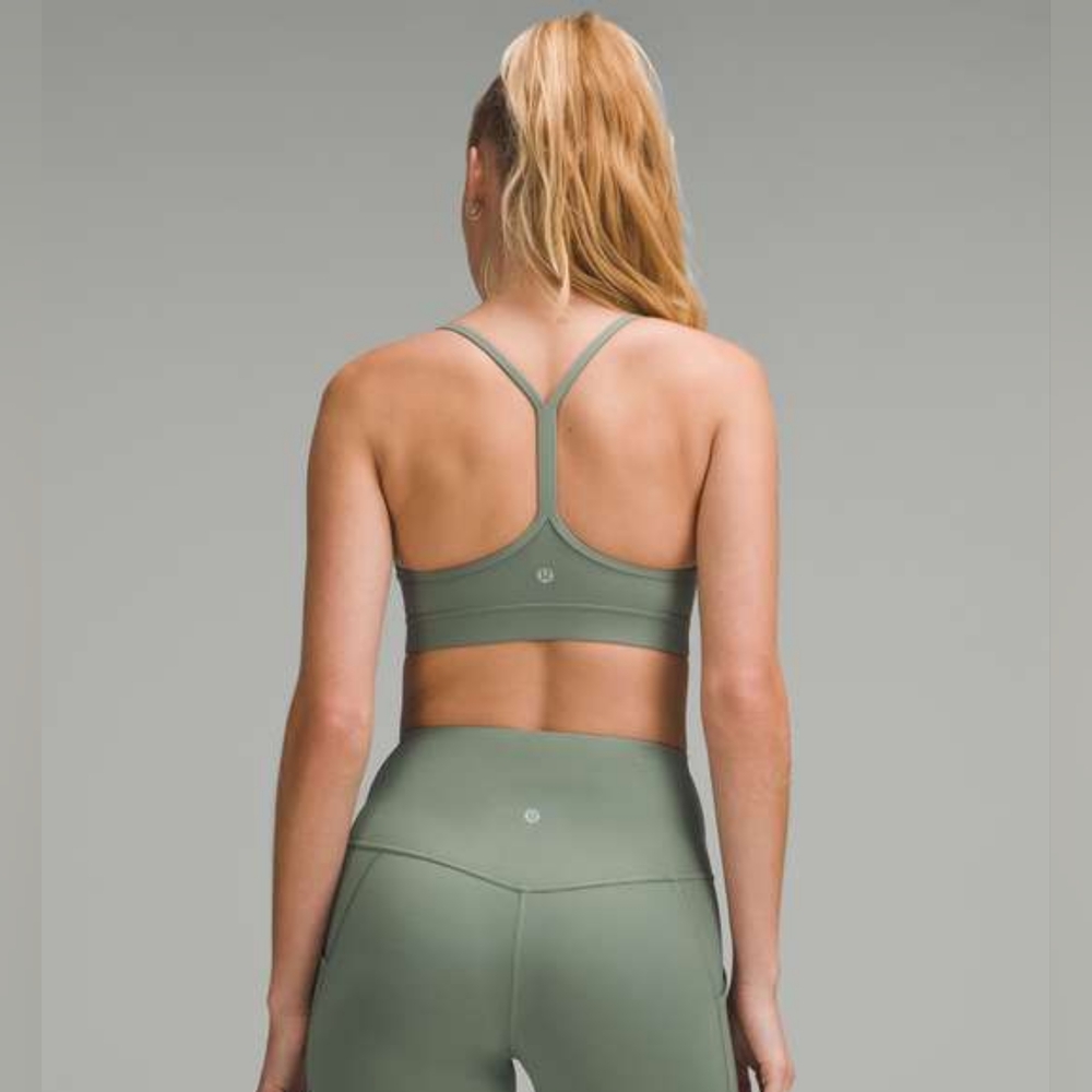 EUC Lululemon Women's Green Flow Y Sports Bra Size 8